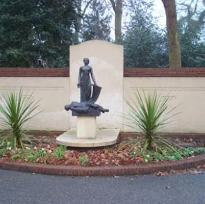 Oorlogsmonument 1940-1945 Gemaakt door Hildo Krop