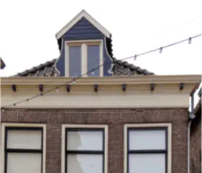 Huis met gevel met rechte kroonlijst