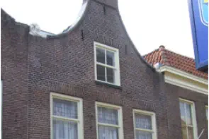 Huis met ingezwenkte halsgevel 