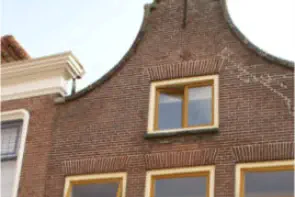 Huis met ingezwenkte halsgevel