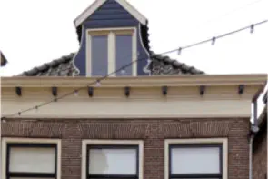 Huis met gevel met rechte kroonlijst