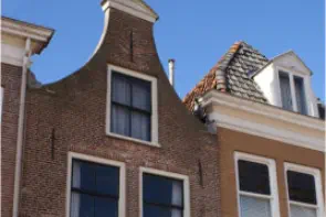 Huis met ingezwenkte halsgevel 